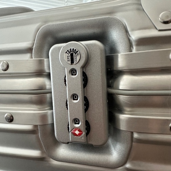 Rimowa Topas Pilot Case 37L - Picture 8 of 16